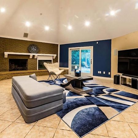 Huge 6 Bedroom With Pool, Spa, 85 Inch Tv, Game Room Houston Eksteriør bilde