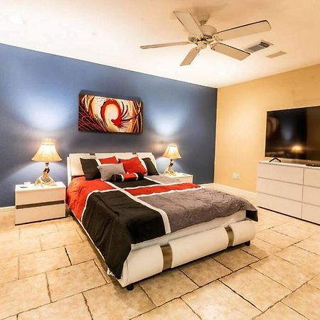 Huge 6 Bedroom With Pool, Spa, 85 Inch Tv, Game Room Houston Eksteriør bilde