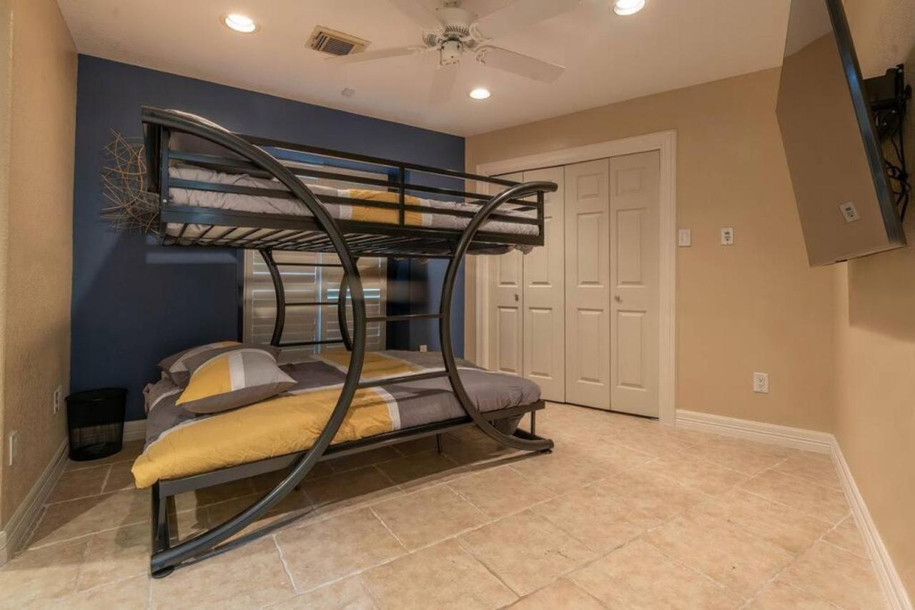 Huge 6 Bedroom With Pool, Spa, 85 Inch Tv, Game Room Houston Eksteriør bilde