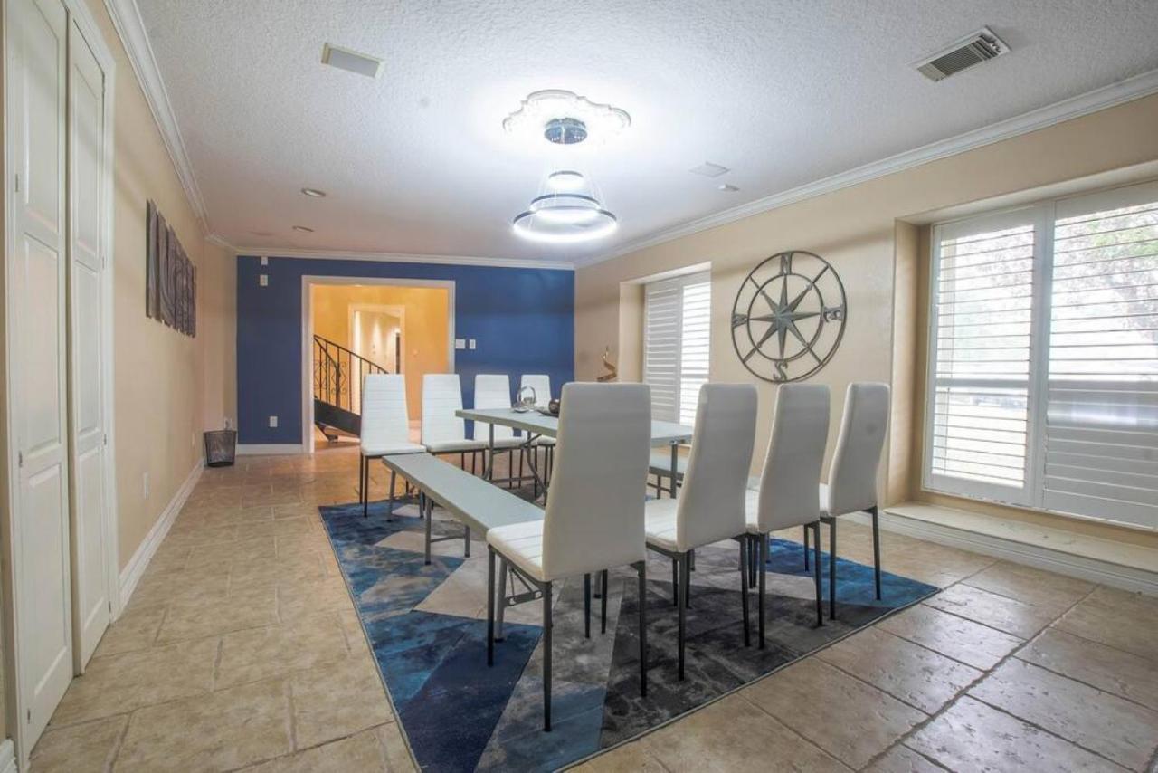 Huge 6 Bedroom With Pool, Spa, 85 Inch Tv, Game Room Houston Eksteriør bilde