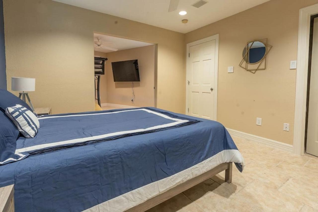 Huge 6 Bedroom With Pool, Spa, 85 Inch Tv, Game Room Houston Eksteriør bilde