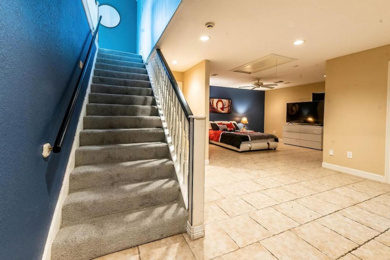 Huge 6 Bedroom With Pool, Spa, 85 Inch Tv, Game Room Houston Eksteriør bilde