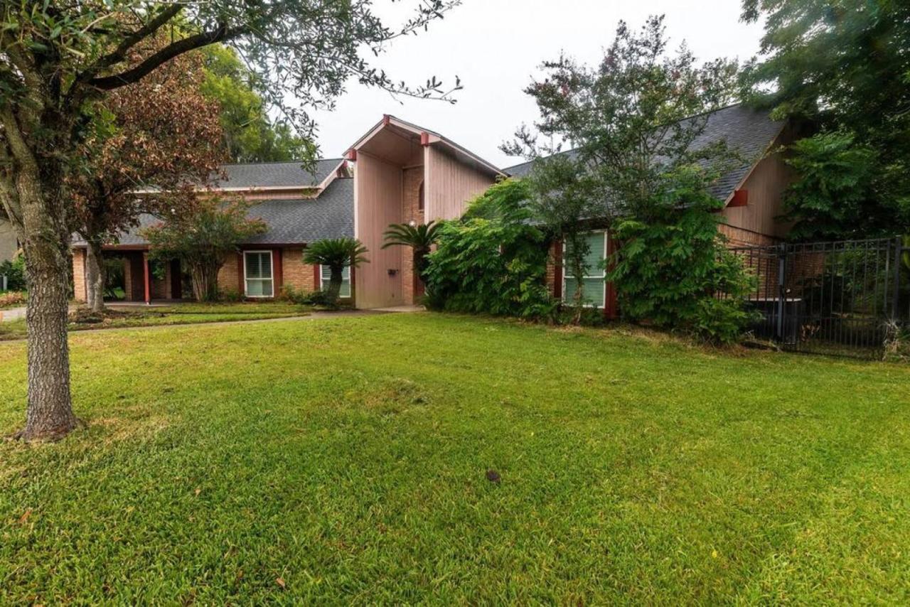 Huge 6 Bedroom With Pool, Spa, 85 Inch Tv, Game Room Houston Eksteriør bilde