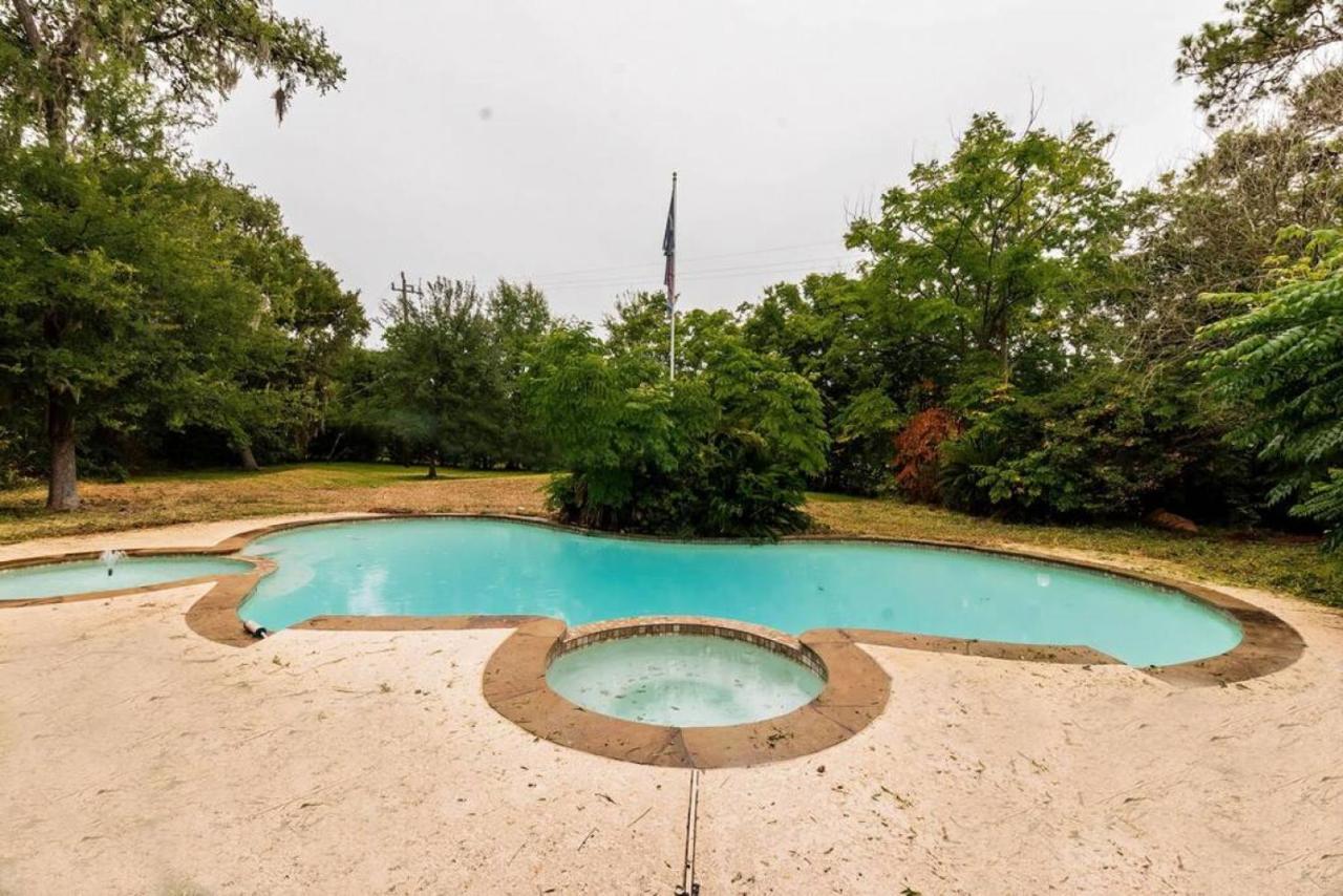 Huge 6 Bedroom With Pool, Spa, 85 Inch Tv, Game Room Houston Eksteriør bilde