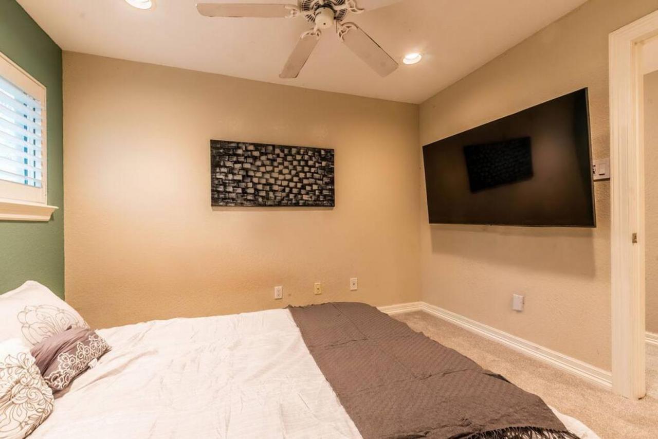 Huge 6 Bedroom With Pool, Spa, 85 Inch Tv, Game Room Houston Eksteriør bilde