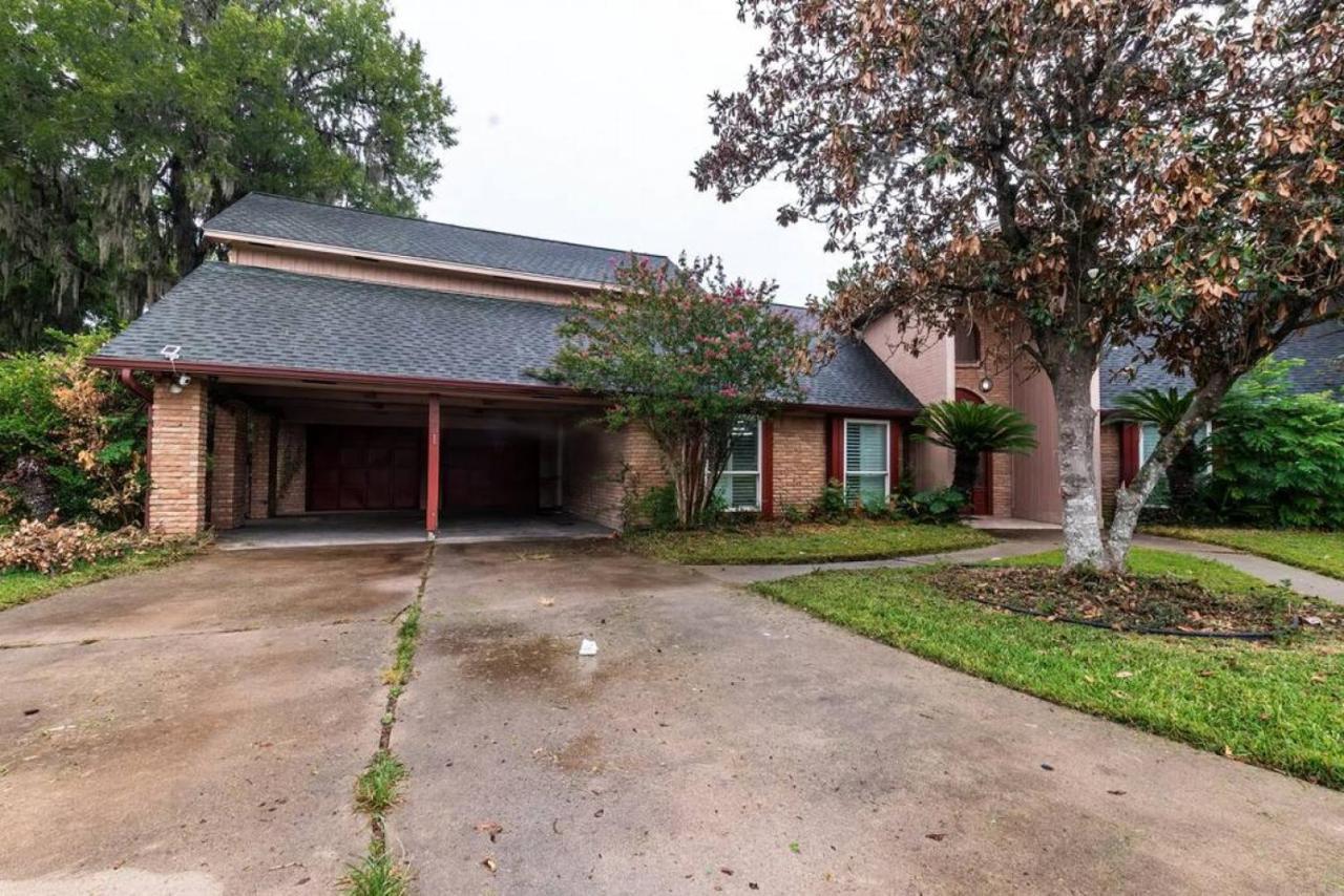 Huge 6 Bedroom With Pool, Spa, 85 Inch Tv, Game Room Houston Eksteriør bilde