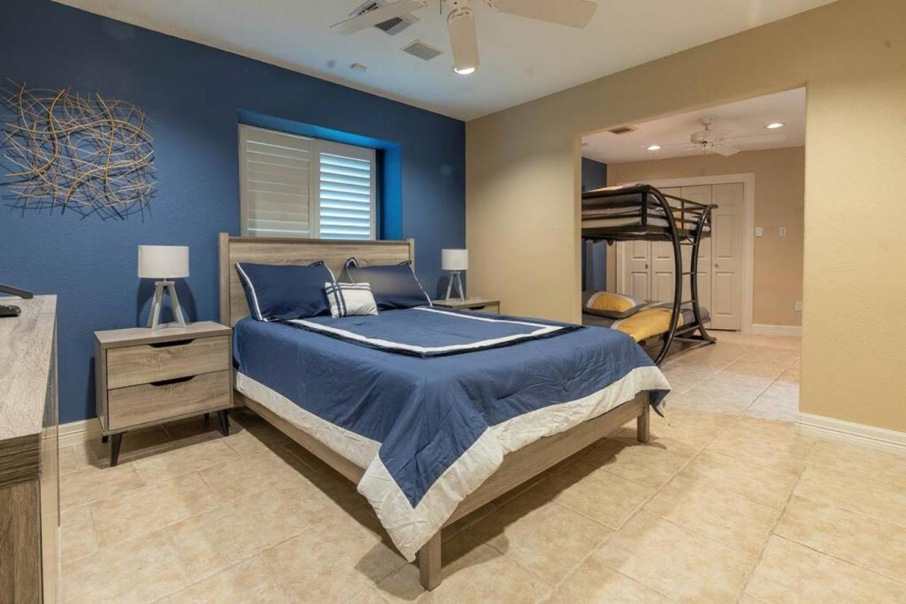 Huge 6 Bedroom With Pool, Spa, 85 Inch Tv, Game Room Houston Eksteriør bilde