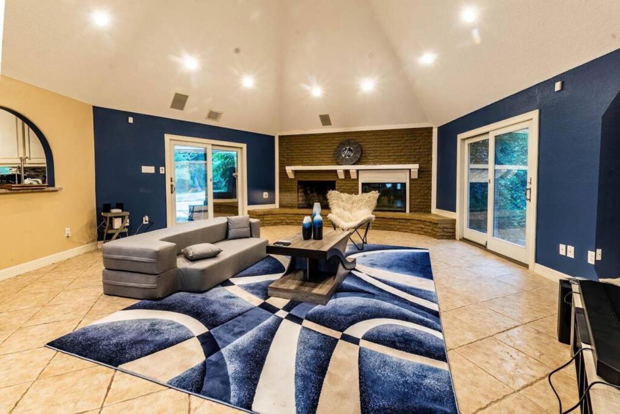 Huge 6 Bedroom With Pool, Spa, 85 Inch Tv, Game Room Houston Eksteriør bilde