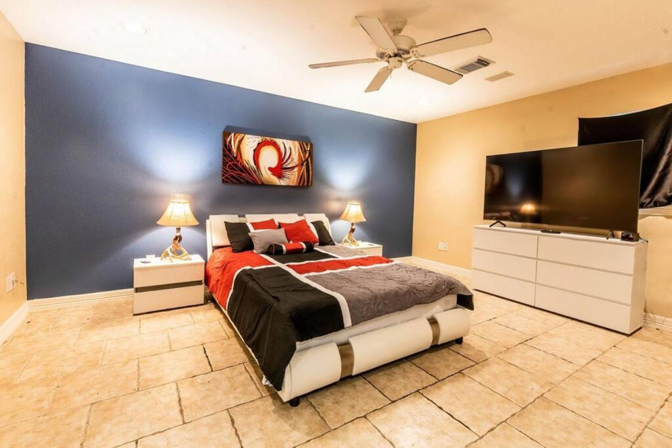 Huge 6 Bedroom With Pool, Spa, 85 Inch Tv, Game Room Houston Eksteriør bilde