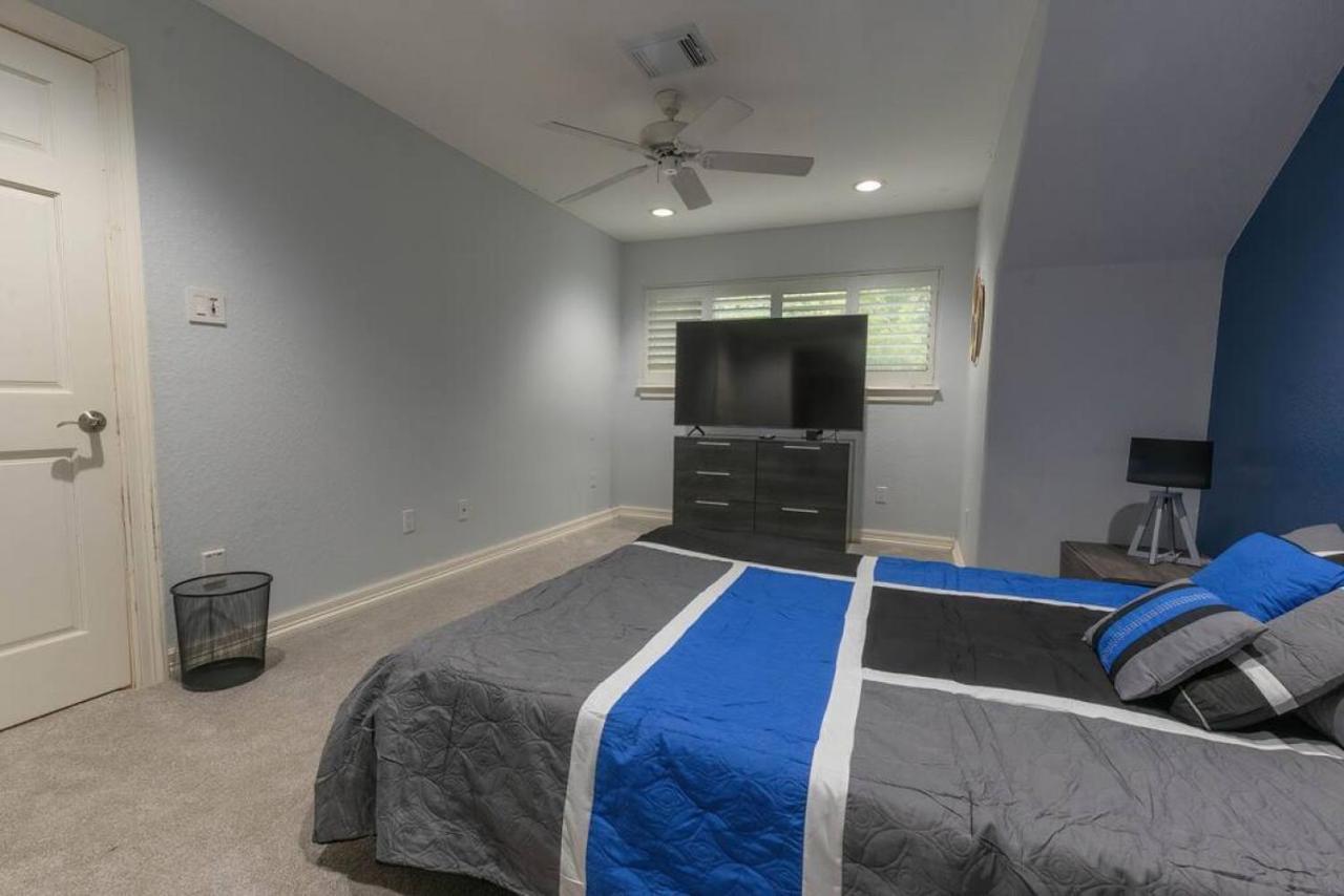 Huge 6 Bedroom With Pool, Spa, 85 Inch Tv, Game Room Houston Eksteriør bilde