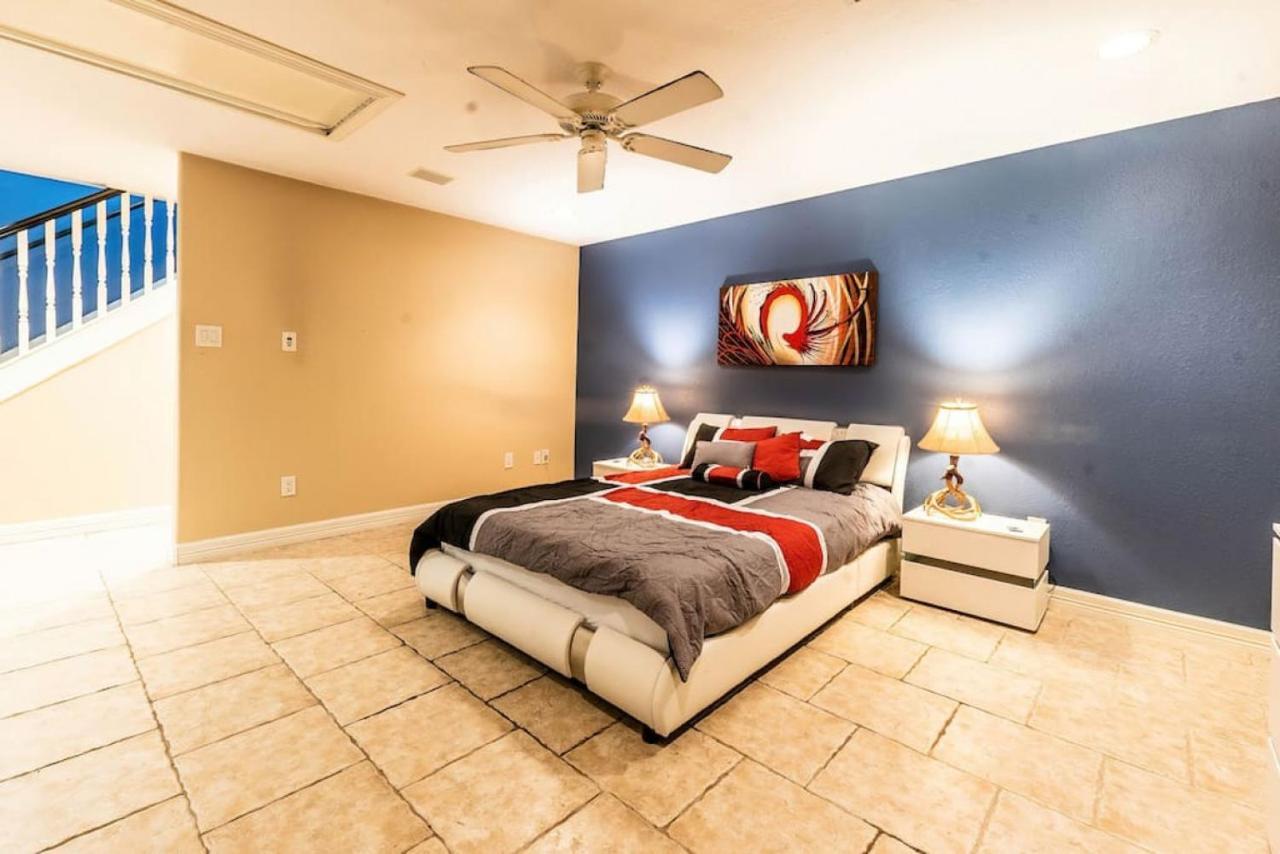 Huge 6 Bedroom With Pool, Spa, 85 Inch Tv, Game Room Houston Eksteriør bilde