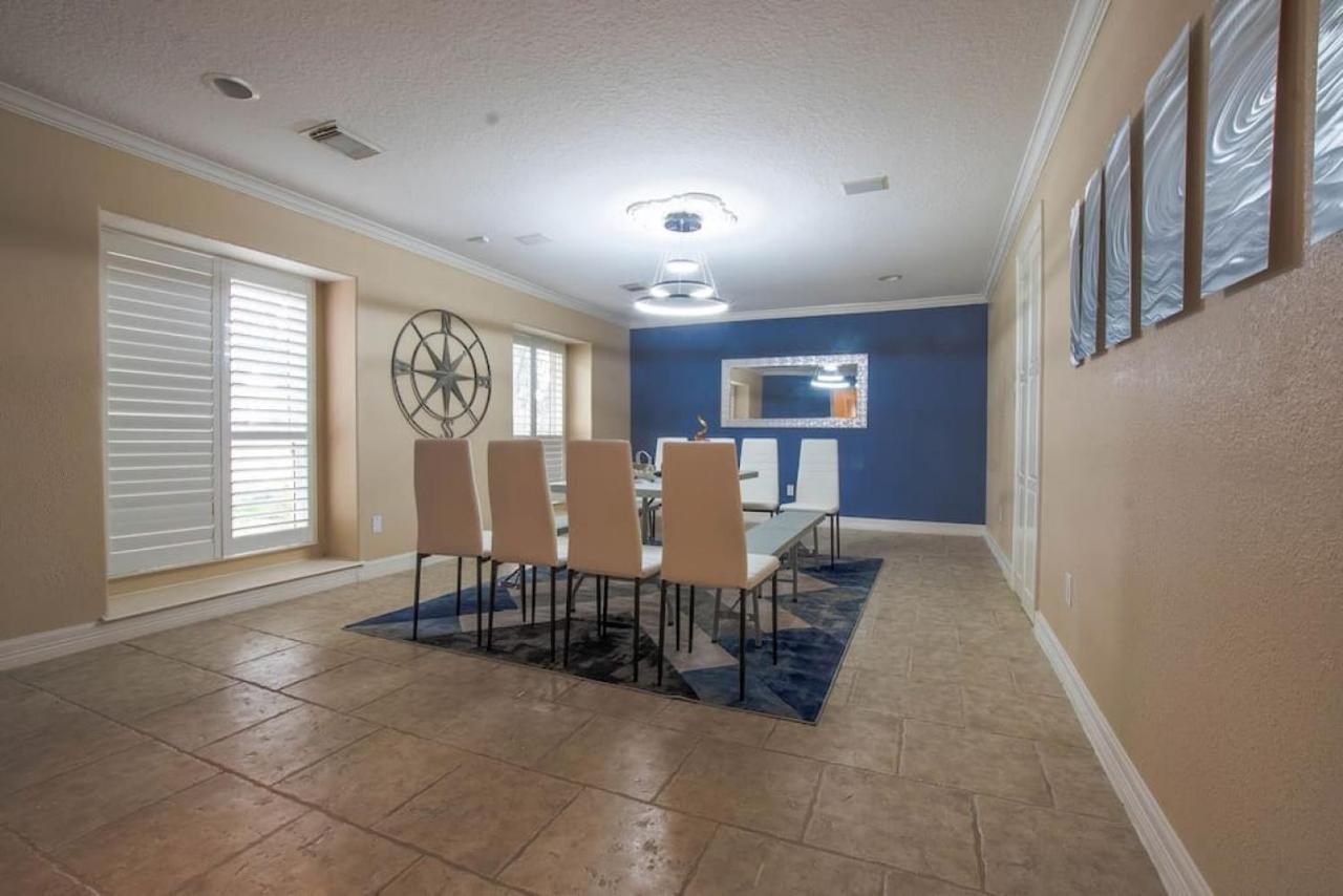 Huge 6 Bedroom With Pool, Spa, 85 Inch Tv, Game Room Houston Eksteriør bilde