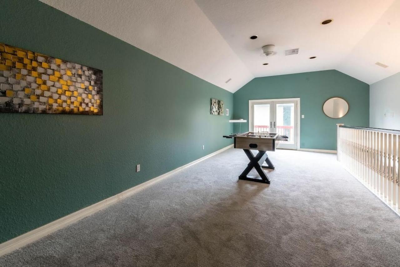 Huge 6 Bedroom With Pool, Spa, 85 Inch Tv, Game Room Houston Eksteriør bilde
