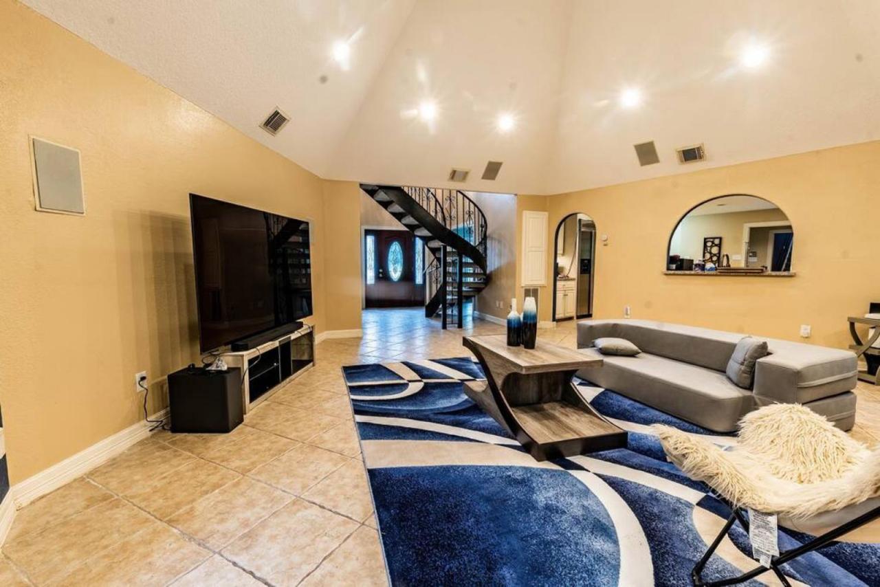 Huge 6 Bedroom With Pool, Spa, 85 Inch Tv, Game Room Houston Eksteriør bilde