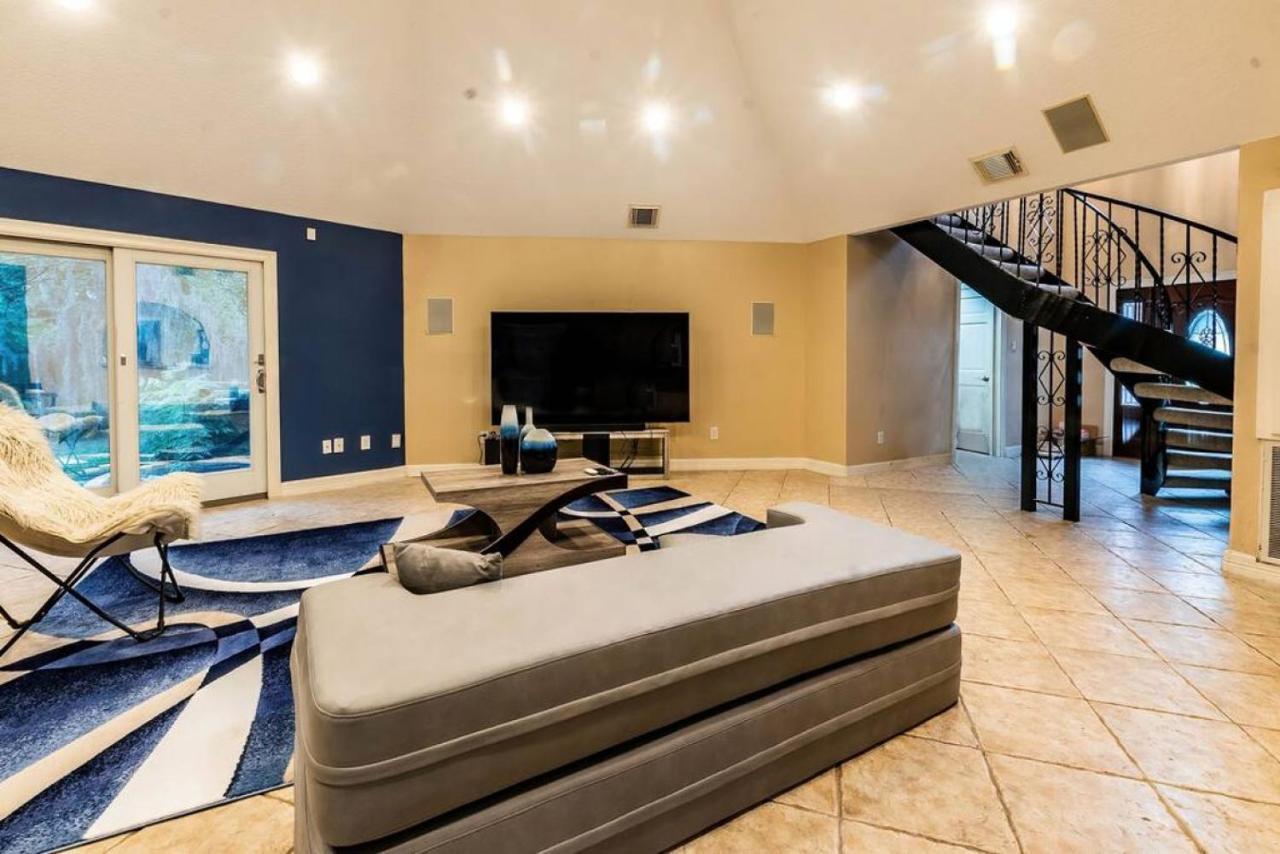 Huge 6 Bedroom With Pool, Spa, 85 Inch Tv, Game Room Houston Eksteriør bilde