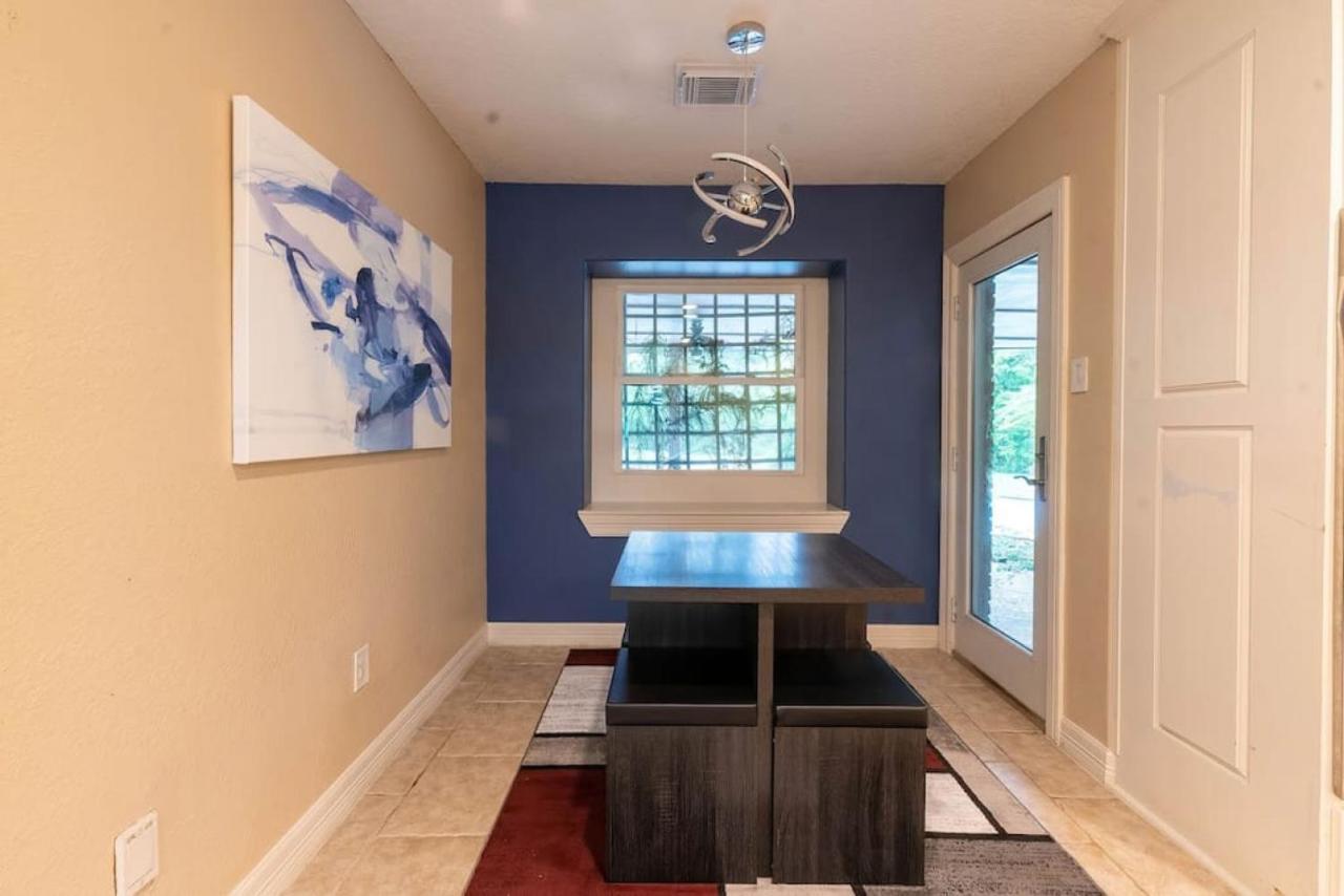 Huge 6 Bedroom With Pool, Spa, 85 Inch Tv, Game Room Houston Eksteriør bilde