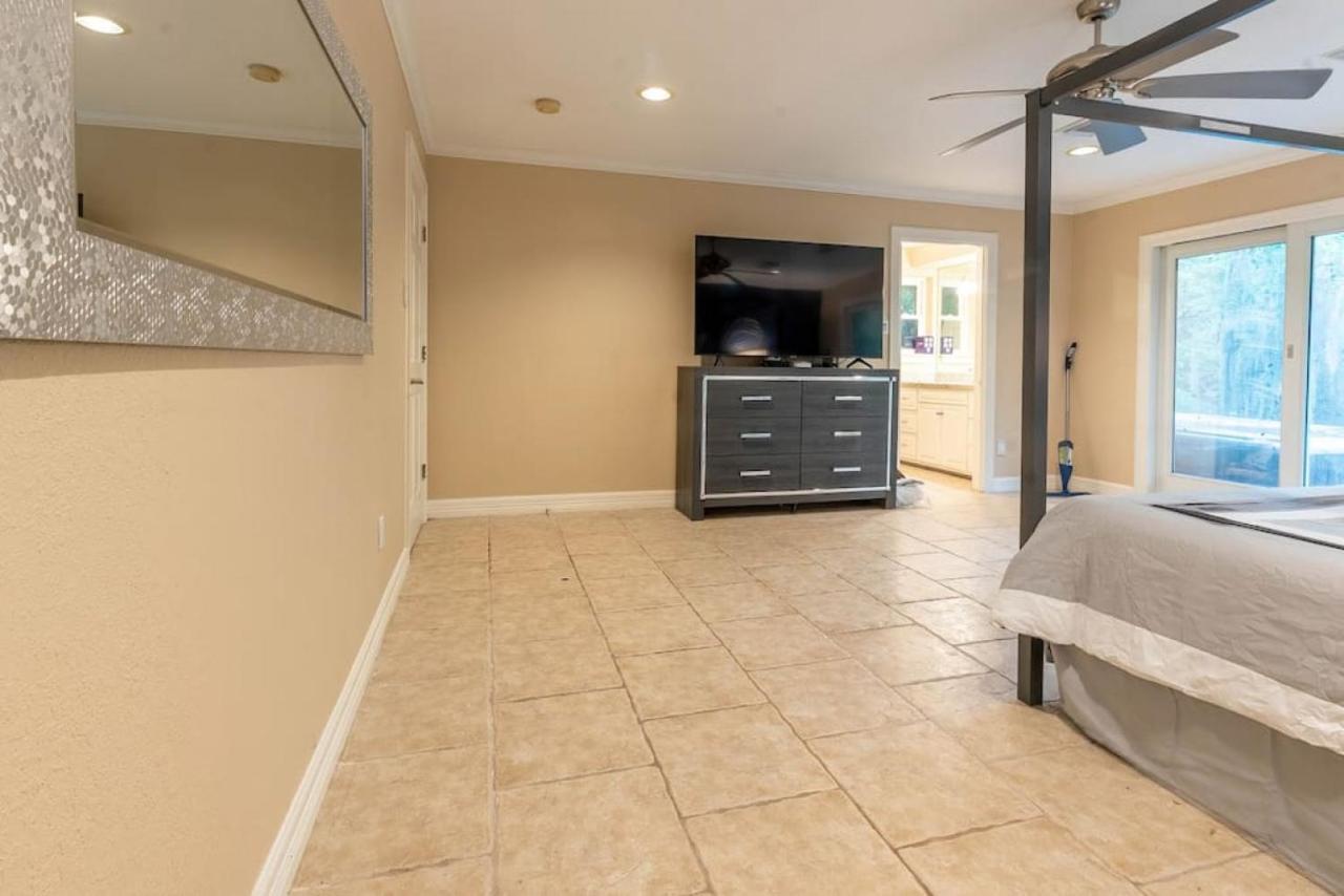 Huge 6 Bedroom With Pool, Spa, 85 Inch Tv, Game Room Houston Eksteriør bilde