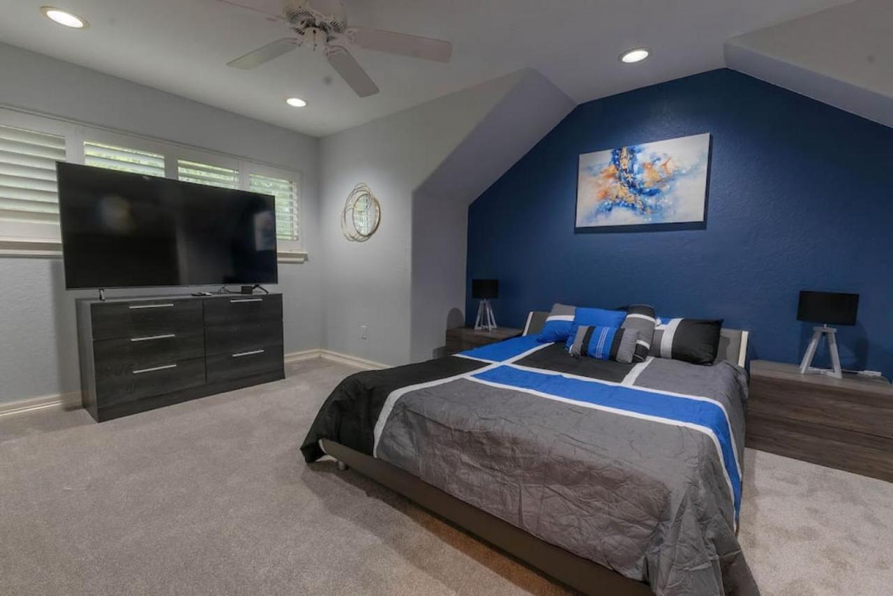 Huge 6 Bedroom With Pool, Spa, 85 Inch Tv, Game Room Houston Eksteriør bilde